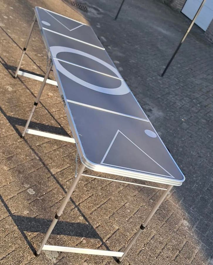 Beerpong tafel huren voor tuinfeest of studentenfeest